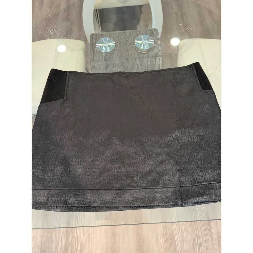 BCBGMAXAZRIA Black Faux Leather Suede Trim Mini Skirt Women's Size L - Picture 2 of 3